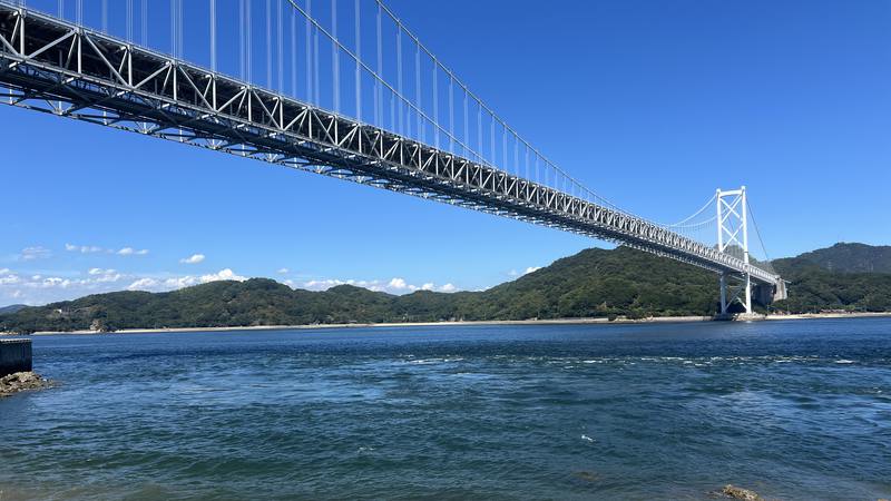因島大橋記念公園から見上げる因島大橋